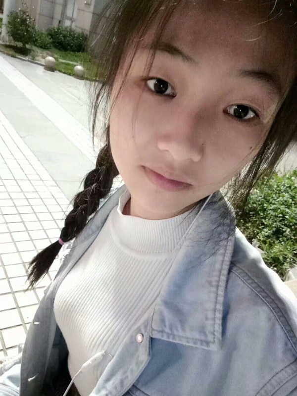 黃*梅